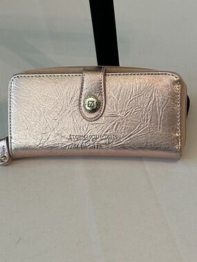 STONE MOUNTAIN WOMENS SHINY BLUSH PINK LEATHER  TRIFOLD WALLET